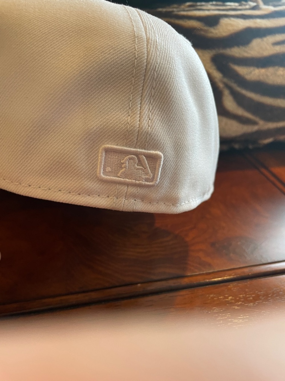 New Era White 59FIFTY Fitted Hat - Picture 4 of 4